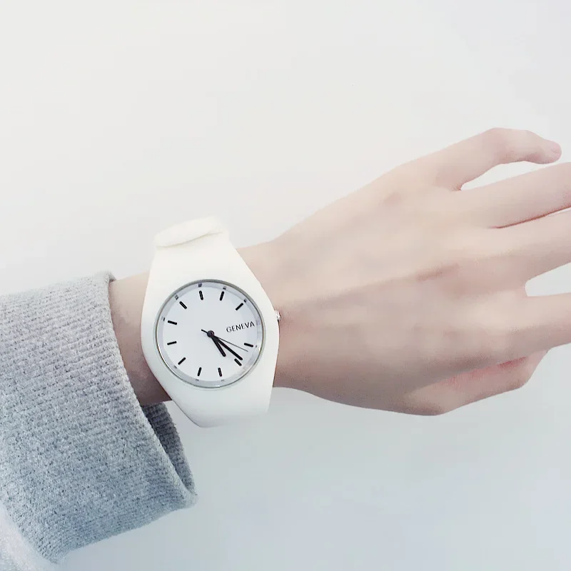 Silicone Band Women - 男性腕時計女性クリーム色超薄型ファッションギフトシリコーンストラップレジャー腕時計ジュネーブスポーツ腕時計女性のゼリー腕時計