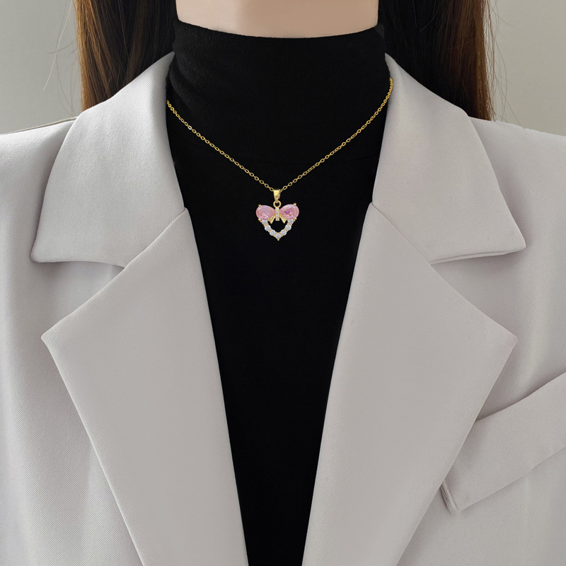 ファッショナブルな高級バタフライノットハートペンダントレディ - Butterfly Clasp Deployant のレビューと価格
