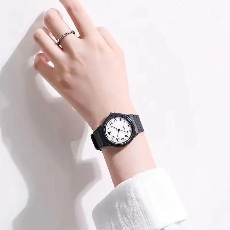 ファッションガールズウォッチシンプルな試験クォーツ時計シリコ - Silicone Band Women のレビューと価格