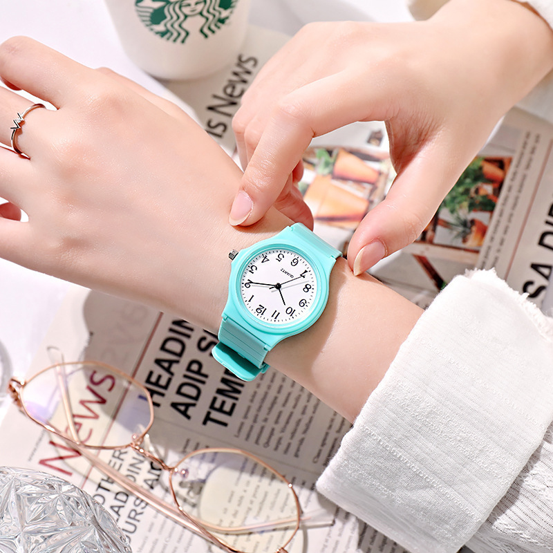 ファッションガールズウォッチシンプルな試験クォーツ時計シリコ - Silicone Band Women のレビューと価格