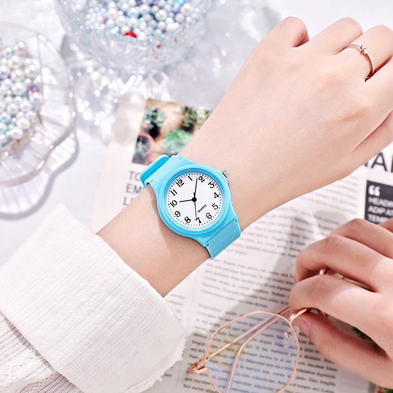 ファッションガールズウォッチシンプルな試験クォーツ時計シリコ - Silicone Band Women のレビューと価格
